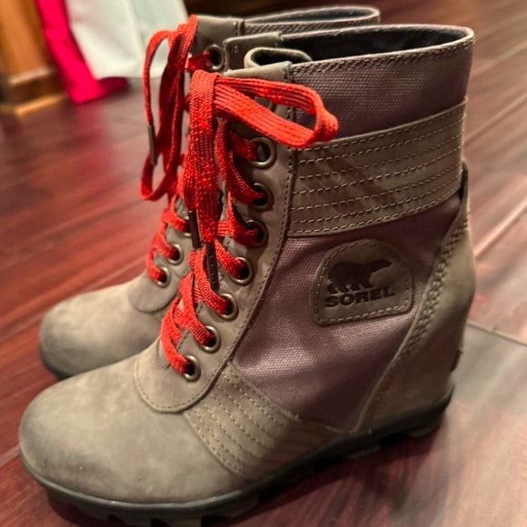 Sorel Lexie Women's Quarry Gray
Leather Lace Up Wedge Boots Size US
6.5 - Picture 6 of 6